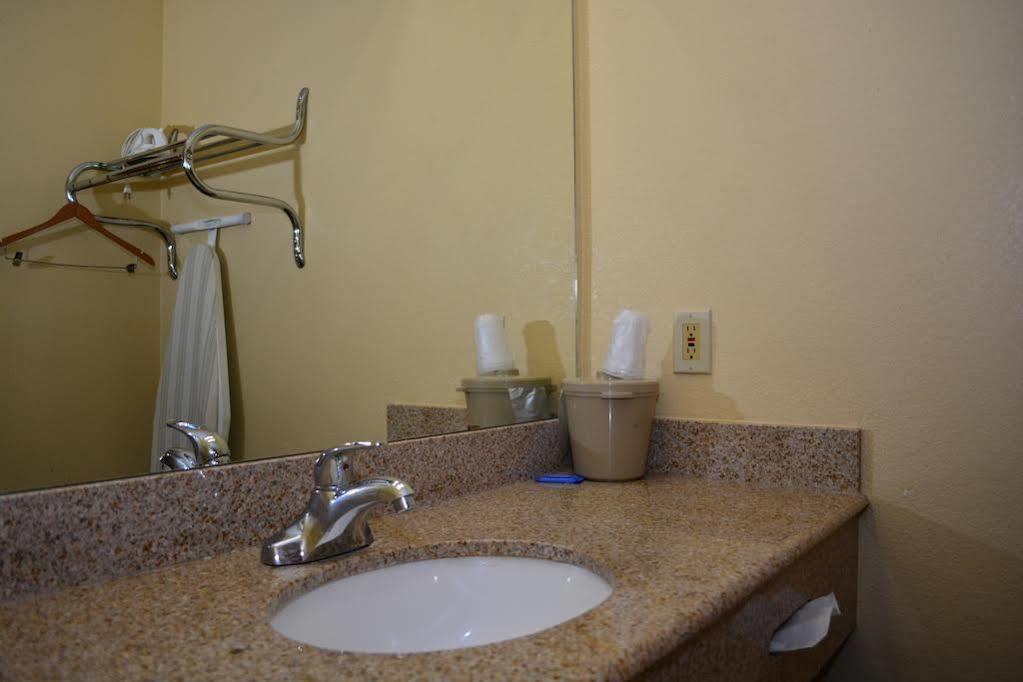 Americas Best Value Inn Yukon Exterior foto